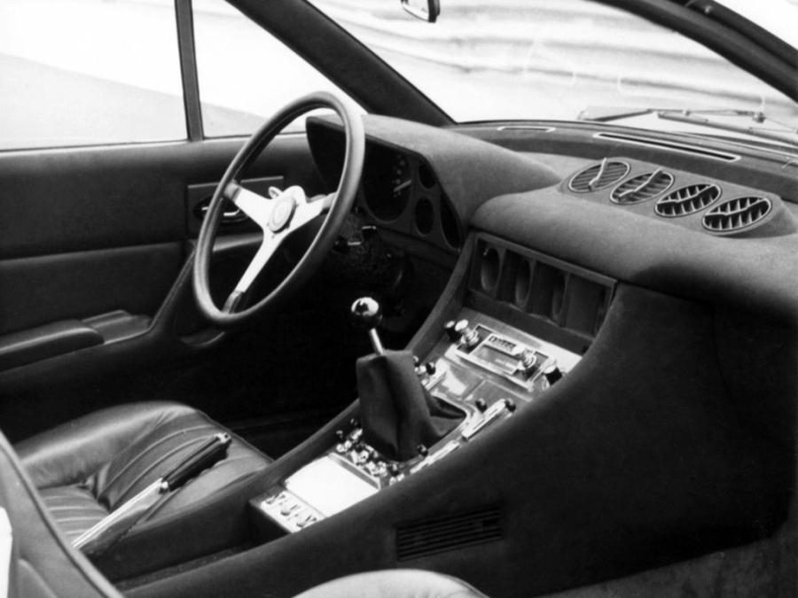  Ferrari 365 GT4 2+2 1972 года  (фото 9 из 13)